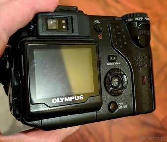 Olympus C-5050, CCD, f1.8-2.8 - 3