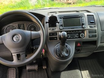 VW Caravelle T5, automat, 4×4, 8 míst , 2× šoupačky - 3