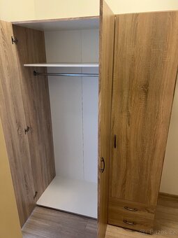 Šatní skříń - 3