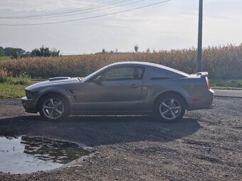 Ford mustang gt 2009 4.6 V8 manuál - 3