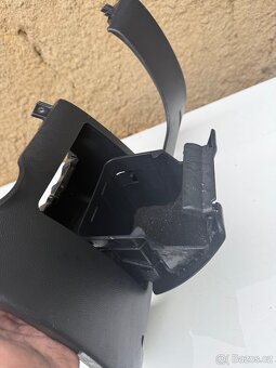 Prodám plastový málu kufr, pod volantem, na Škoda Octavia 2. - 3