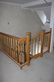 Jasanové masivní schody 333cm - 3