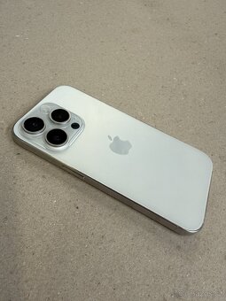 iPhone 15 pro 128GB bílý Titan - 3