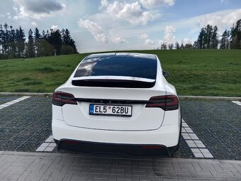 Tesla Model X - 3