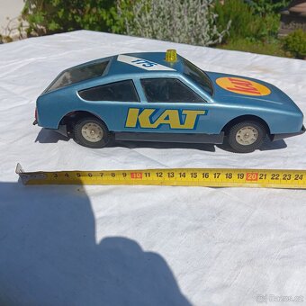 Stará hračka auto - 3