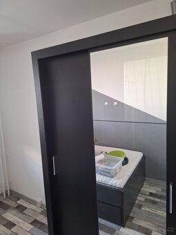 Prodám skříň se zrcadlem - 3