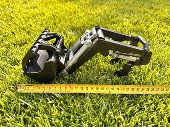 Traktor BRUDER John Deere s příslušenstvím - 3
