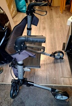 Lehké skládací chodítko -výborný stav - 3