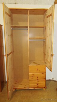 Borovicová šatní skříň - celomasiv - Výborný stav - 3