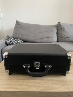 Kufříkový gramofon značky Dual - 3