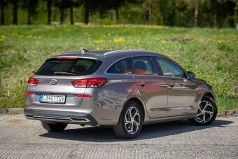 Hyundai i30 CW 1.6 CRDi Family - 3