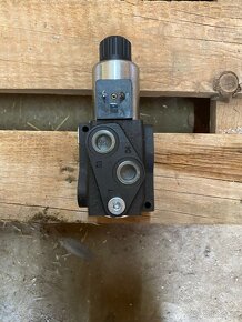Hydraulický elektromagnetický ventil pro třetí funkci - 3