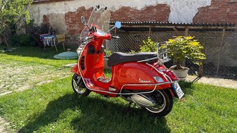 Vespa GTS 300 HPE - Bohatá cestovatelská výbava - 3
