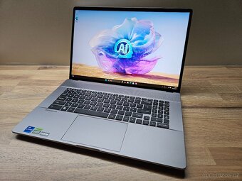 17" 165HZ DOTYKOVÝ_MSI CREATOR Z17HX_32GB_2TB_RTX 4070 8GB - 3