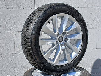Zánovní zimní orig alu Škoda Superb 215/55/17 8mm - 3