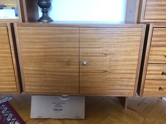 KNIHOVNA, stěna OBÝVÁKOVÁ, ÚLOŽNÁ - 3