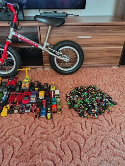 Odrážedlo a mix hraček - 3