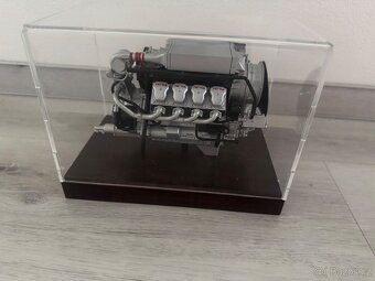 TATRA MOTOR V8 1:10 - 3
