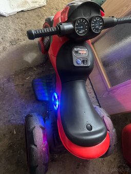 Dětské elektrické auto - 3