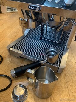 DeLonghi La Specialista EC 9335.M, nefunkční mlýnek - 3