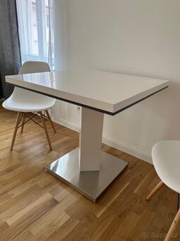 Malý jídelní set – stůl 80×80 cm + 2 židle - 3