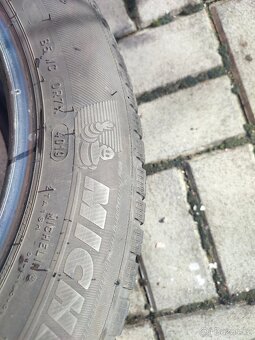 Prodám celoroční (zimní) pneu Michelin 205/55R16 - 3