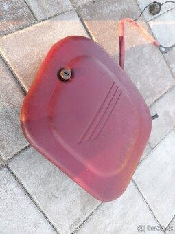 Jawa kyvacka, panelka - kastlik na naradi - 3