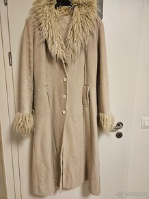 starožitný hrací budík, šaty, kabelka kožená,HRNEČKY - 3