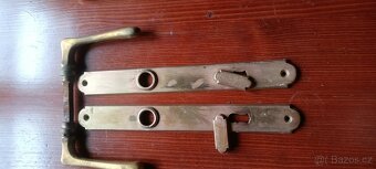 Mosazné kování , kliky, kličky. 2x - 3