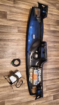 Volvo Dolby Surround Pro Logic - 3