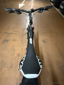 Trekové kolo 28" - velikost rámu 23" - 3