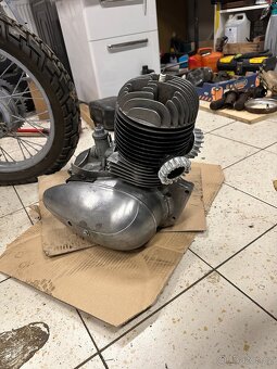 Jawa 250/353 Kývačka - motor - 3