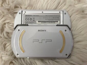 PSP GO - 3