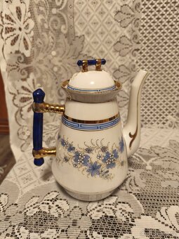 Stará porcelánová konvička. - 3