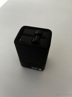Originální nabíječka a dvě baterie GoPro Hero 5/6/7/8 - 3