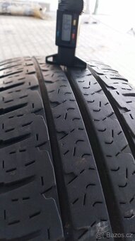 Prodám 2 pneu Michelin 225/75/16 CP - 3