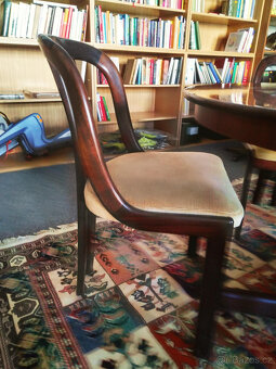 Stůl se 4 židlemi - 3