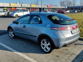 Honda Civic 1.8 - 3