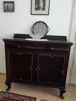 Starožitné skříně a stolky - 3