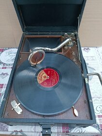 Starý gramofon His Masters voice - 3