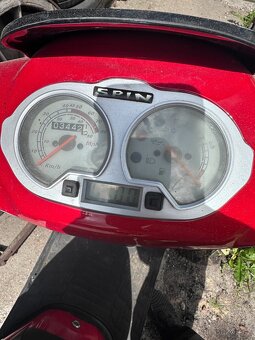 Skůtr Explorer 50ccm bez papírů 3400NAJETO - 3