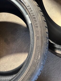 225/40R18 - 3
