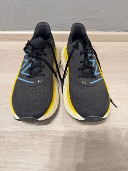 Pánské běžecké boty New Balance Fresh Foam More v4 - 44,5 - 3