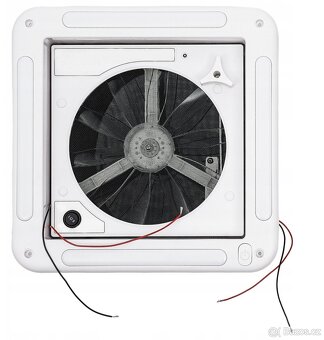 Střešní okno se světlem a ventilátorem na karavan. - 3