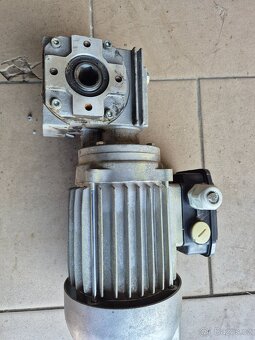 Elektro motor s převodovkou - 3