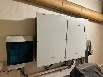 Střídač (3,6 kW) a baterie (4kWh) k FVE značky ABB React 2 - 3