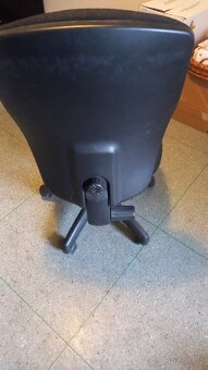 Kancelářská židle otočná na kolečkách - 3