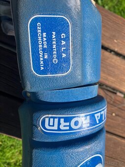 Staré hokejové rukavice - 3