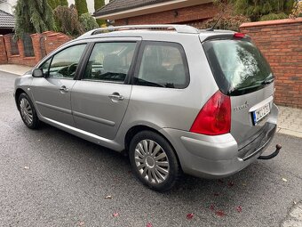 Peugeot 307 SW 2.0 HDi 2003, tažné, panorama, 7 místné,zimní - 3