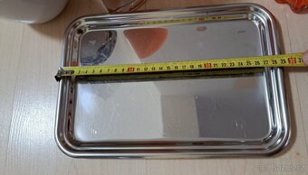 Vázy, šálky, džbány, tácek, prkýnko, odměrka,... - 3